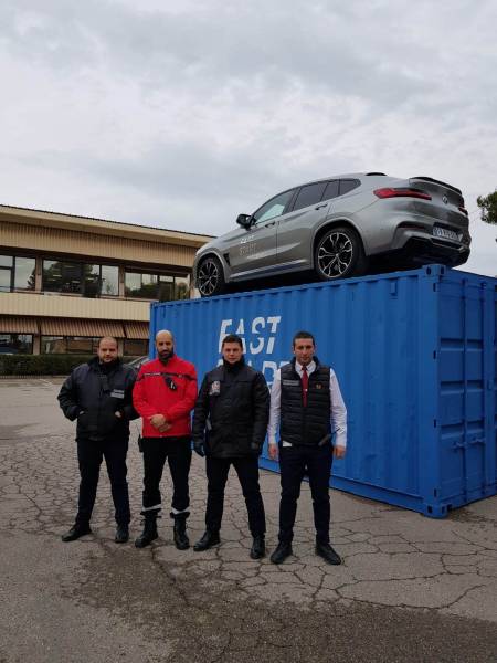 Agent de parking pour surveillance et gardiennage de voitures de luxe à Cannes