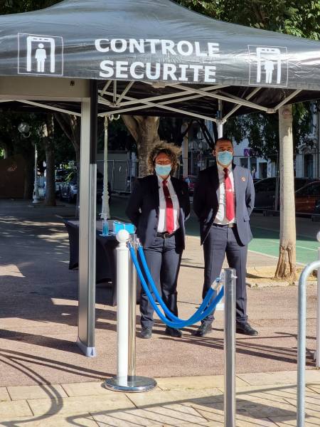 Entreprise de vigile pour sécurité entrée du stand et vérification sacs et vestes dans le  13